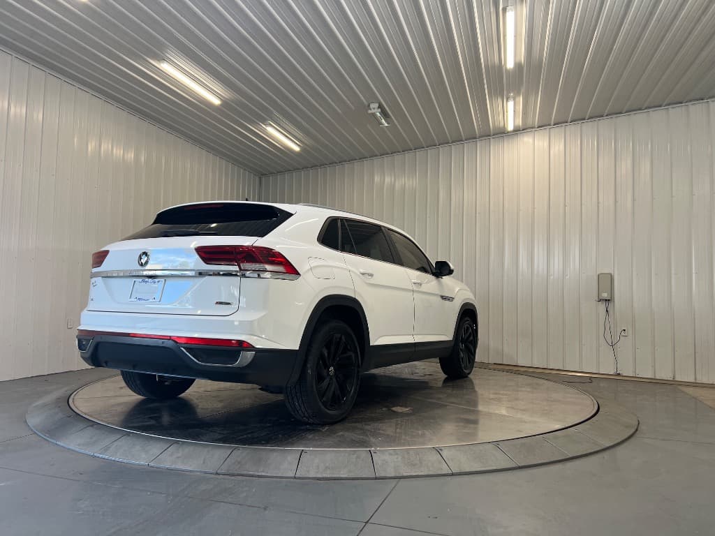 2022 Volkswagen Atlas Cross Sport SE 4Motion - Image 5