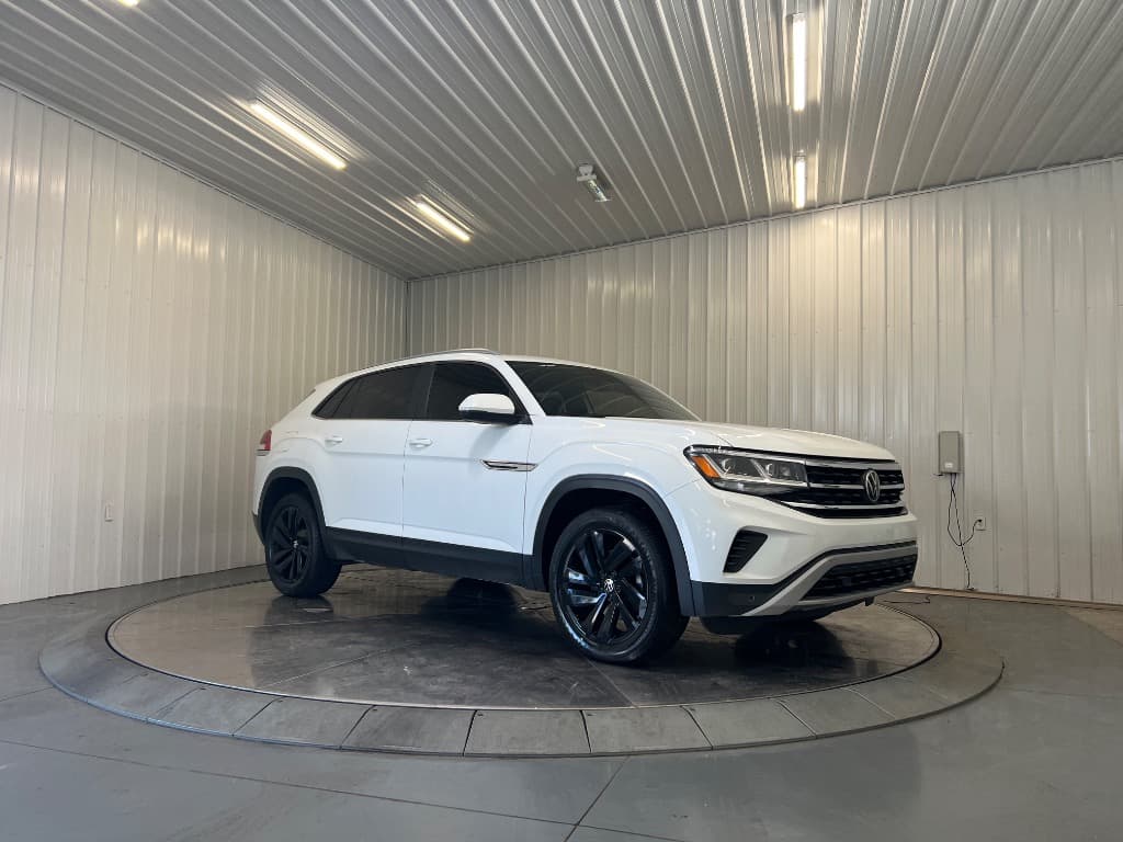 2022 Volkswagen Atlas Cross Sport SE 4Motion - Image 3