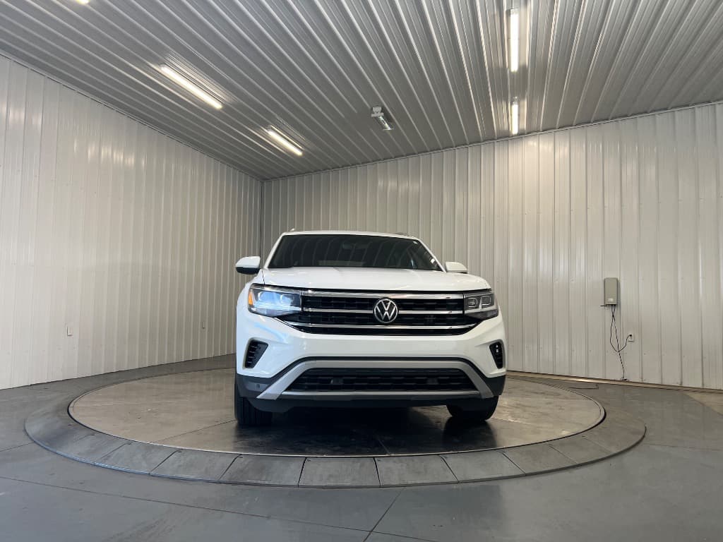 2022 Volkswagen Atlas Cross Sport SE 4Motion - Image 2
